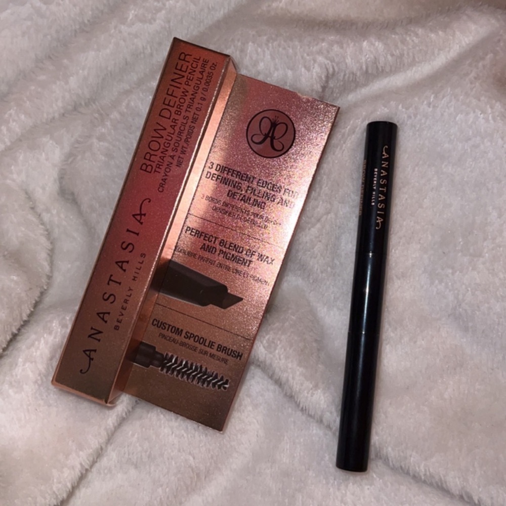 Anastasia Brow Definer Dark brown!